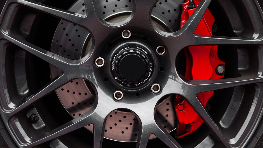 Jak dobrać felgi aluminiowe do swojego auta? Praktyczny poradnik kierowcy